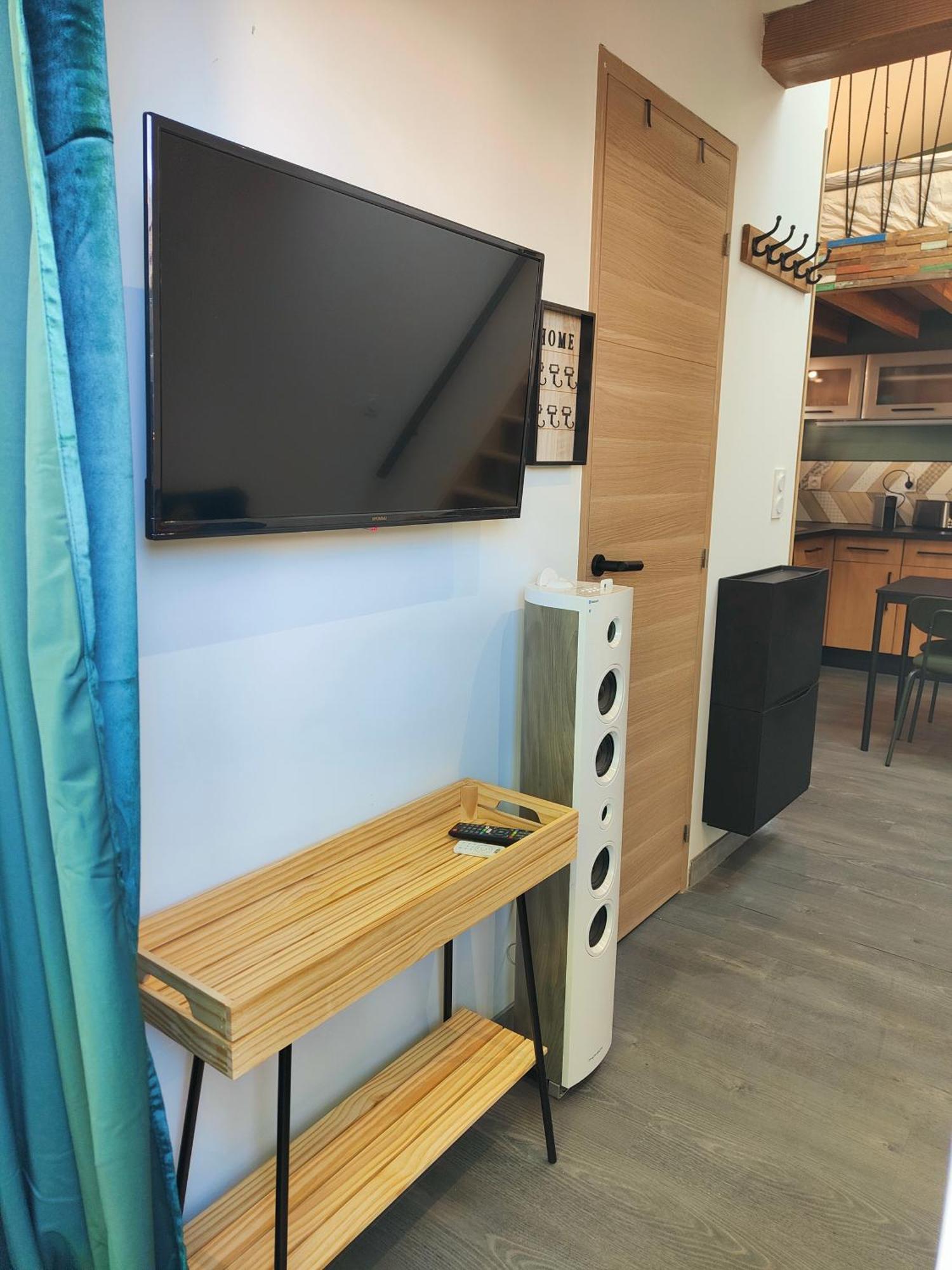 Вілла Tiny House Avec Jardin Et Acces Piscine Chauffee Сен-Медар-ан-Жаль Екстер'єр фото