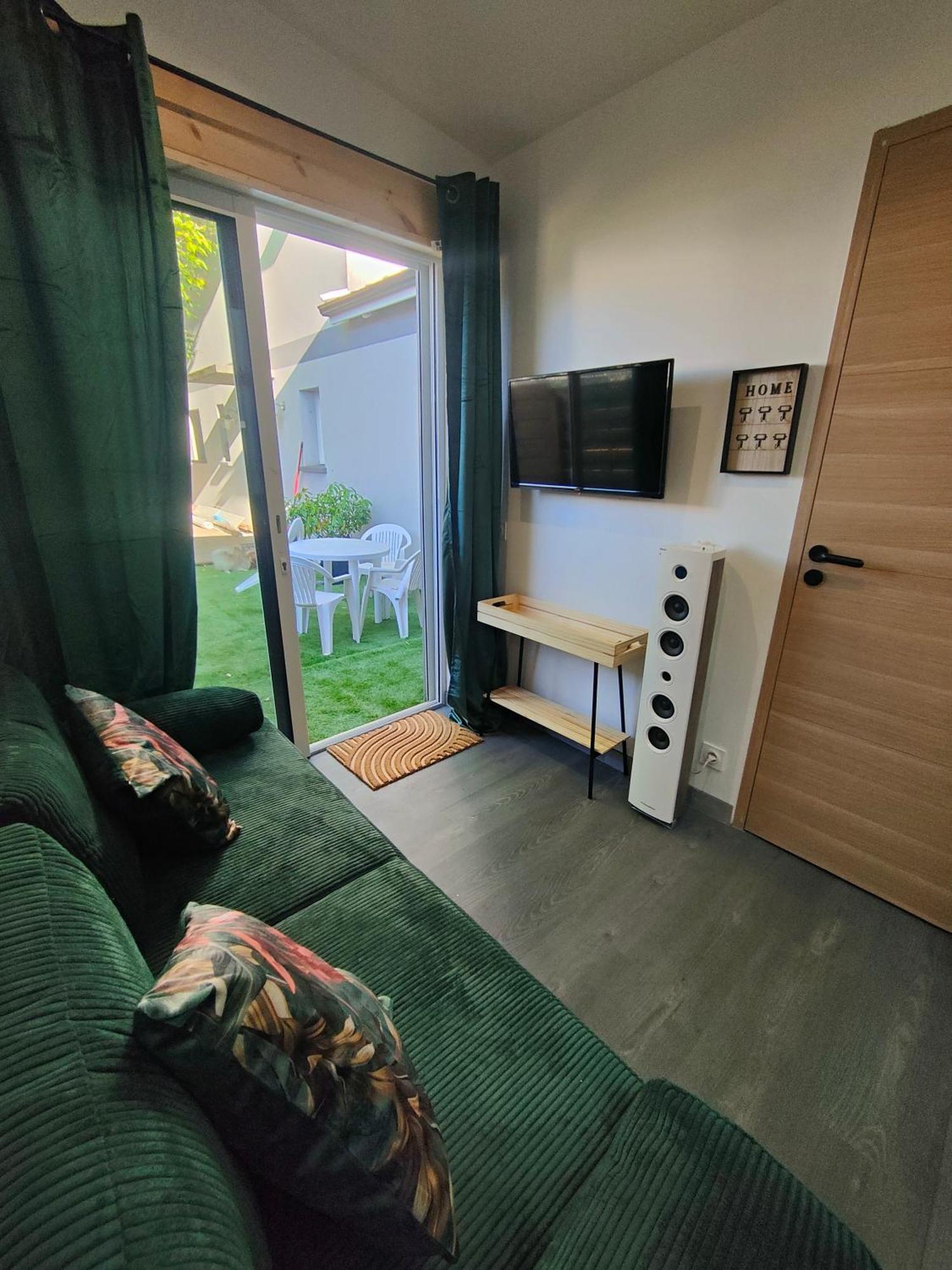 Вілла Tiny House Avec Jardin Et Acces Piscine Chauffee Сен-Медар-ан-Жаль Екстер'єр фото