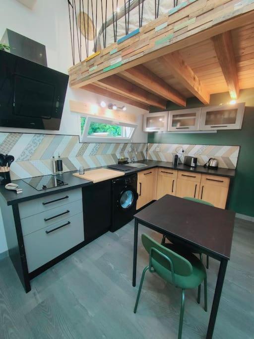 Вілла Tiny House Avec Jardin Et Acces Piscine Chauffee Сен-Медар-ан-Жаль Екстер'єр фото